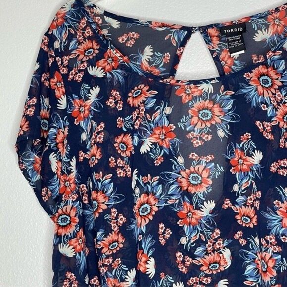 Torrid Women's Floral Chiffon Drape Back Blouse Top Size 1X - Picture 4 of 12